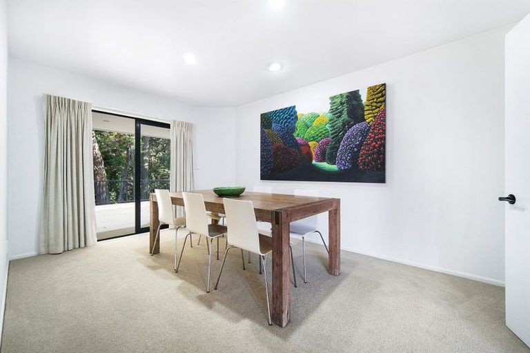 Photo of property in 2/15 Wernham Place, Northcote, Auckland, 0626