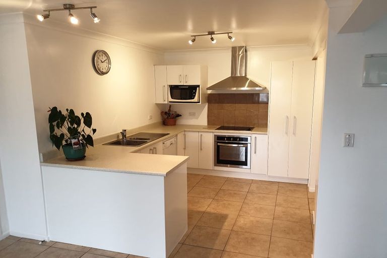 Photo of property in 17 Da Vinci Place, West Harbour, Auckland, 0618