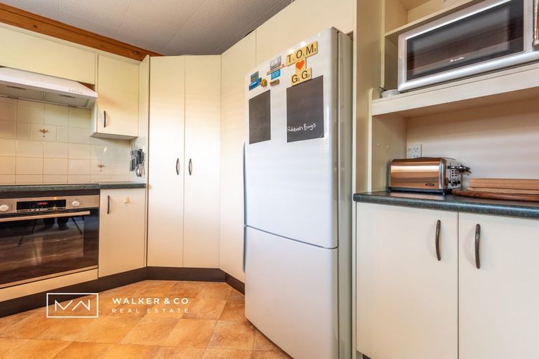 Photo of property in 1 Bathurst Street, Silverstream, Upper Hutt, 5019