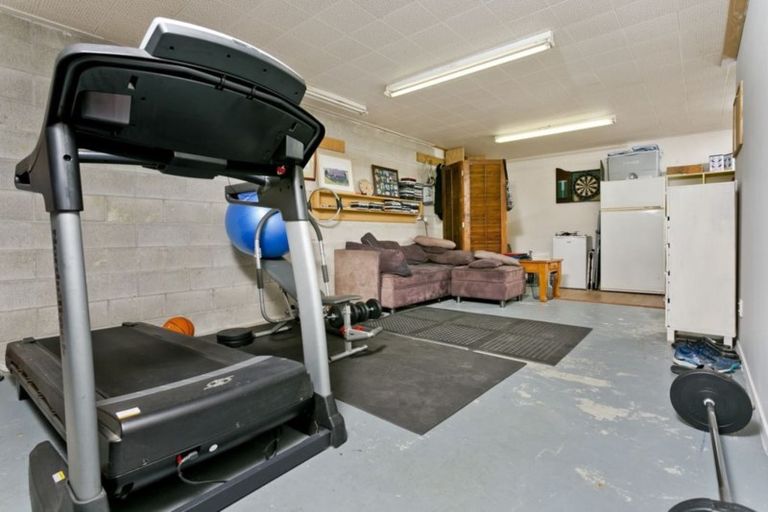 Photo of property in 12 Capri Place, Unsworth Heights, Auckland, 0632