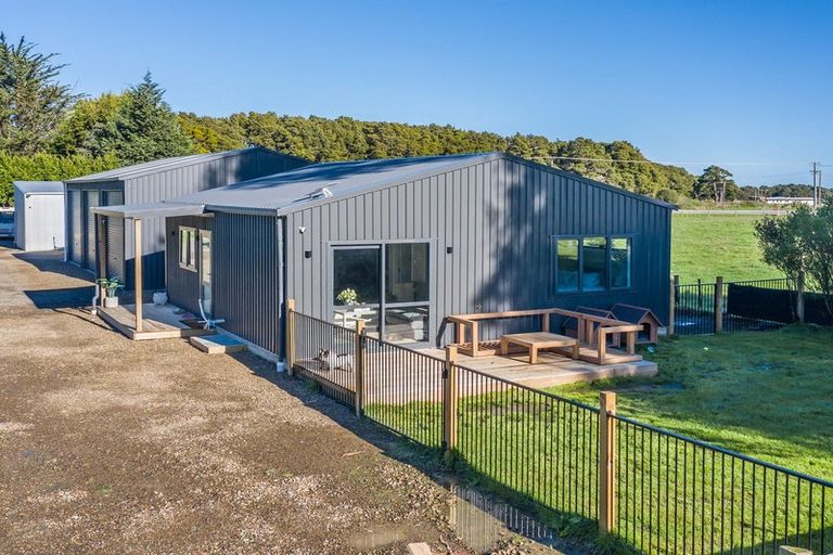 Photo of property in 195 Muhunoa Road East, Ohau, Levin, 5570
