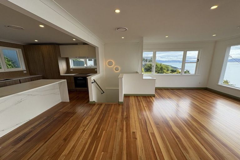 Photo of property in 71 Seatoun Heights Road, Seatoun, Wellington, 6022