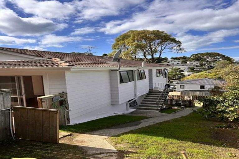 Photo of property in 22 Jenanne Place, Totara Vale, Auckland, 0629