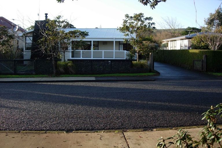 Photo of property in 18 Sullivan Avenue, Mangere Bridge, Auckland, 2022