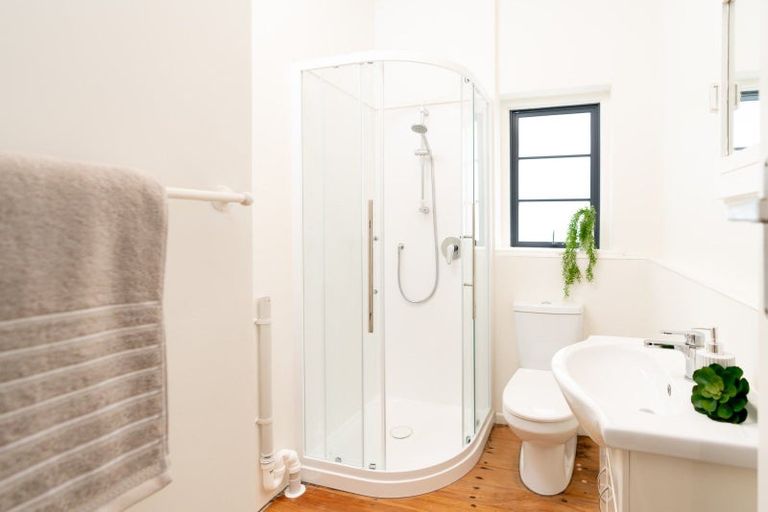 Photo of property in Westhaven Apartments, 2/127 Molesworth Street, Thorndon, Wellington, 6011