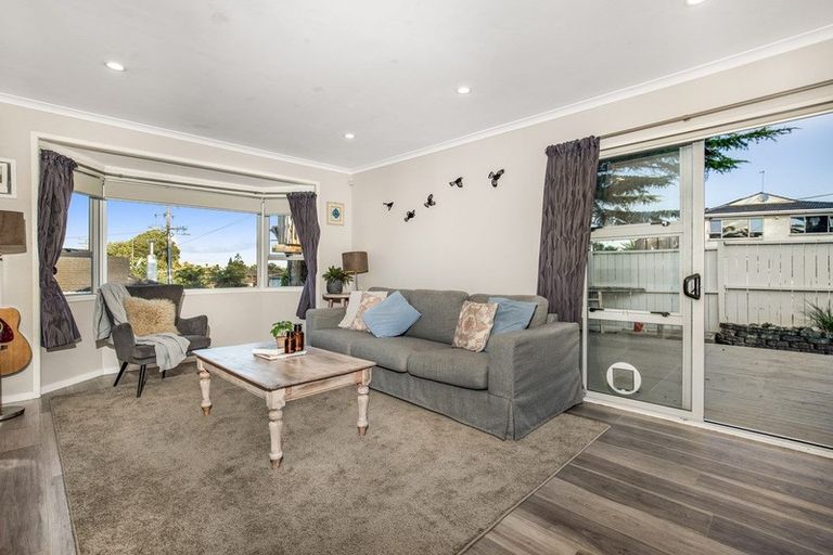 Photo of property in 342 Royal Road, Massey, Auckland, 0614