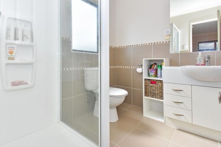 Photo of property in 13 Savona Drive, Flat Bush, Auckland, 2016