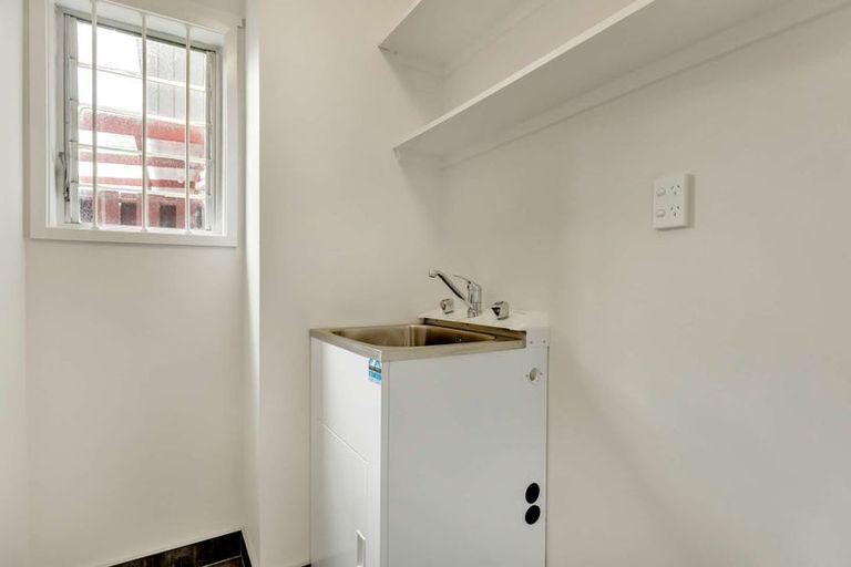 Photo of property in 2/42 Sheridan Drive, New Lynn, Auckland, 0600