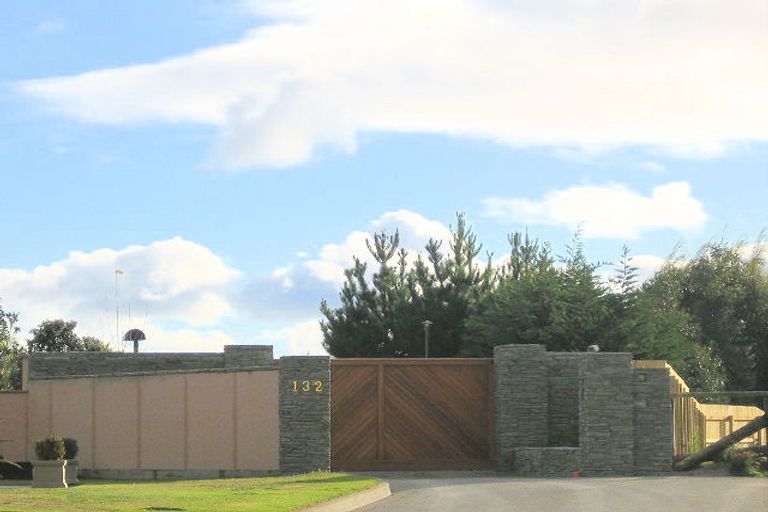 Photo of property in 132 Milne Drive, Paraparaumu, 5032