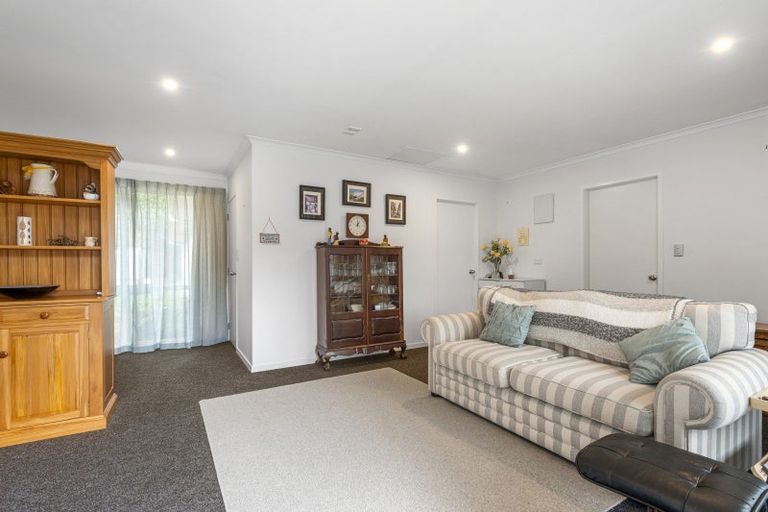 Photo of property in 33 Seabreeze Place, Papamoa Beach, Papamoa, 3118