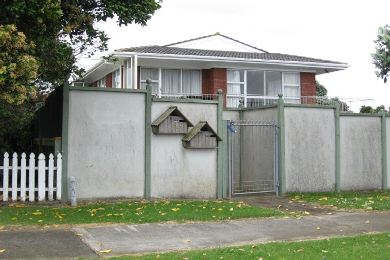 Photo of property in 86 Kiwi Esplanade, Mangere Bridge, Auckland, 2022
