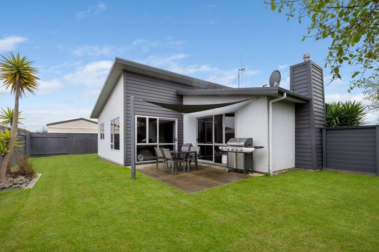 Photo of property in 28 Branigan Parade, Kelvin Grove, Palmerston North, 4414