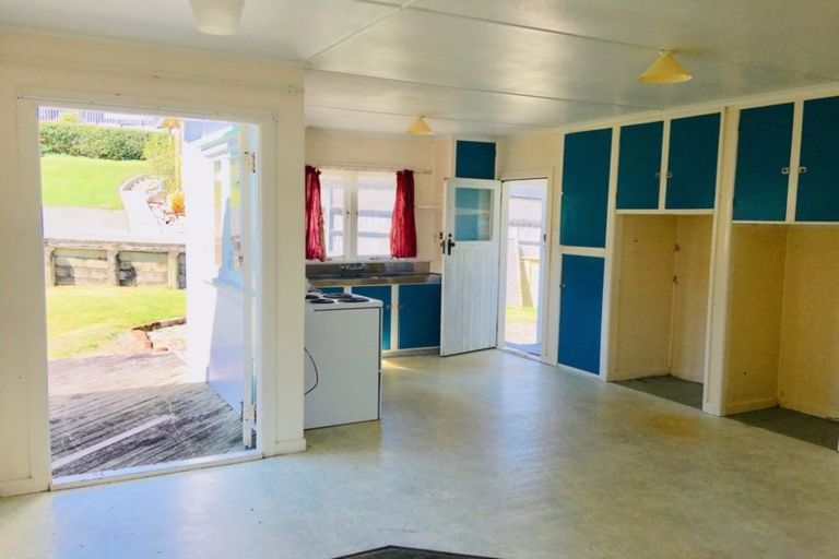 Photo of property in 6 Oxford Street, Whakapirau, Maungaturoto, 0583