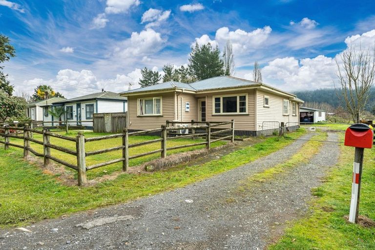Photo of property in 12 Marsack Road, Taumarunui, 3992