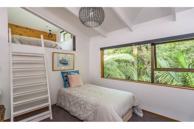 Photo of property in 215 Shaw Road, Titirangi, Auckland, 0604