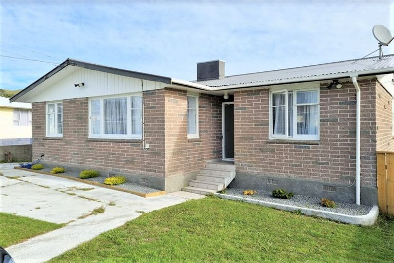 Photo of property in 16 Driver Crescent, Cannons Creek, Porirua, 5024