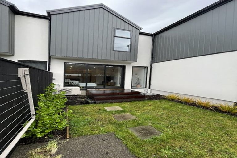 Photo of property in 2/48 Glen Road, Stokes Valley, Lower Hutt, 5019
