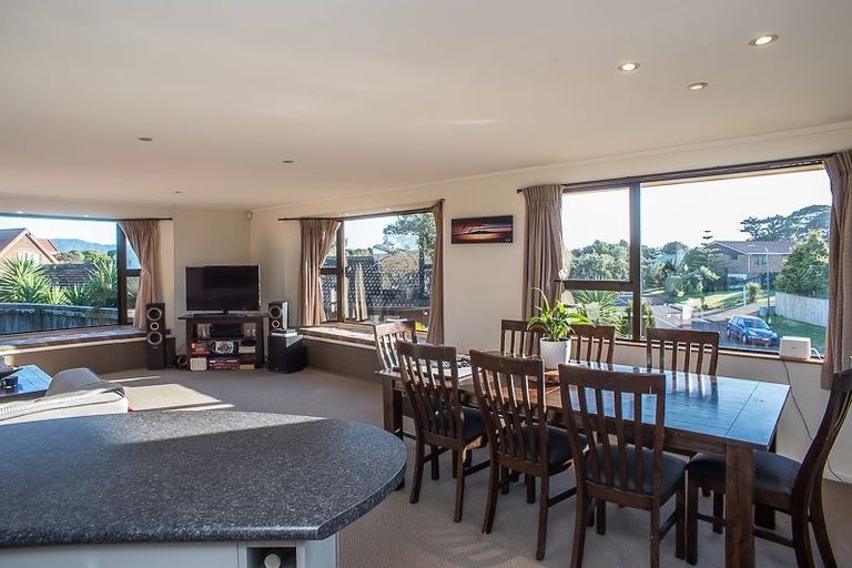 Photo of property in 5 Chilton Drive, Paraparaumu, 5032