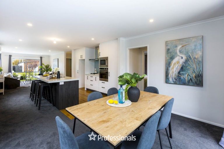 Photo of property in 11 Te Kaeaea Crescent, Wallaceville, Upper Hutt, 5018