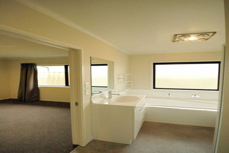 Photo of property in 33 Pakohe Street, Pegasus, 7612