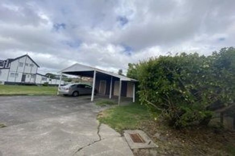 Photo of property in 2/67a Kenderdine Road, Papatoetoe, Auckland, 2025