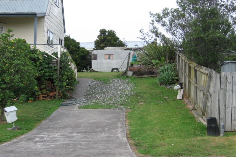 Photo of property in 1/6 Flaunty Place, West Harbour, Auckland, 0618