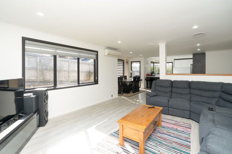 Photo of property in 98 Rototuna Road, Rototuna, Hamilton, 3210