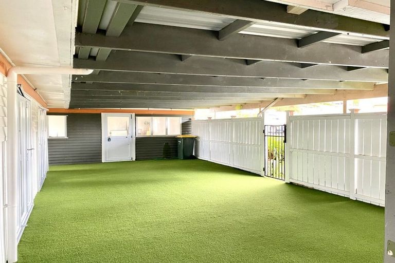 Photo of property in 12 Locket Road, Glenfield, Auckland, 0629