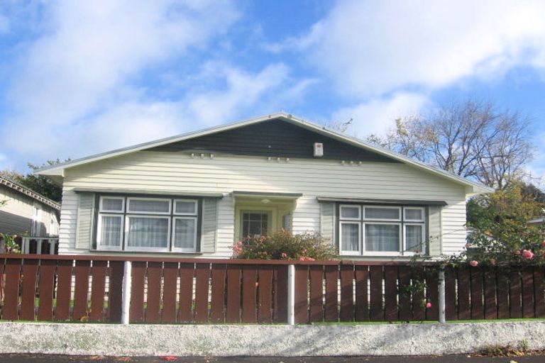 Photo of property in 18 Shamrock Street, Takaro, Palmerston North, 4412