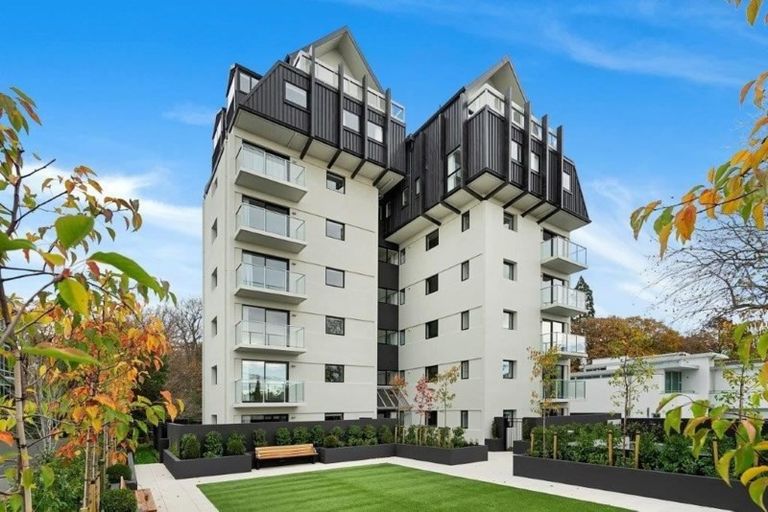 Photo of property in 2/18 Carlton Mill Road, Merivale, Christchurch, 8014