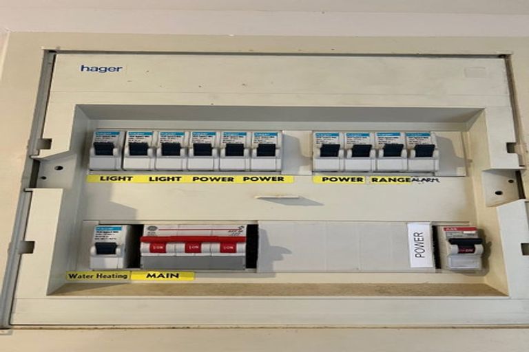 Photo of property in 68 Beach Road, Mellons Bay, Auckland, 2014