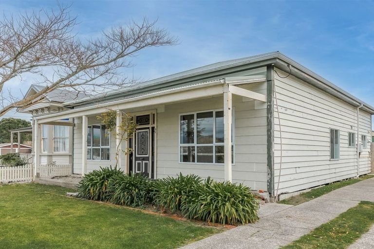 Photo of property in 32 Peel Street, Westport, 7825