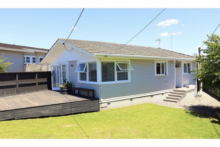 Photo of property in 1/14 James Street, Bayview, Auckland, 0629