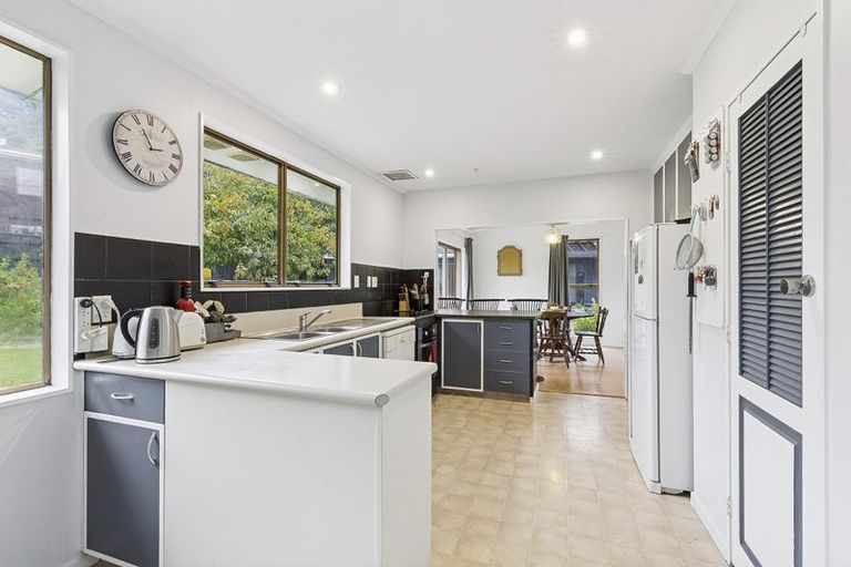 Photo of property in 14 Balliol Drive, Tawa, Wellington, 5028