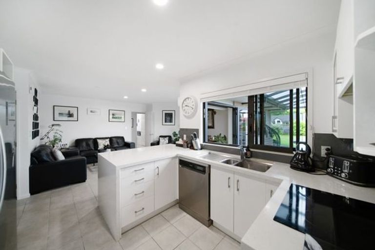 Photo of property in 3 Mull Place, Wattle Downs, Auckland, 2103