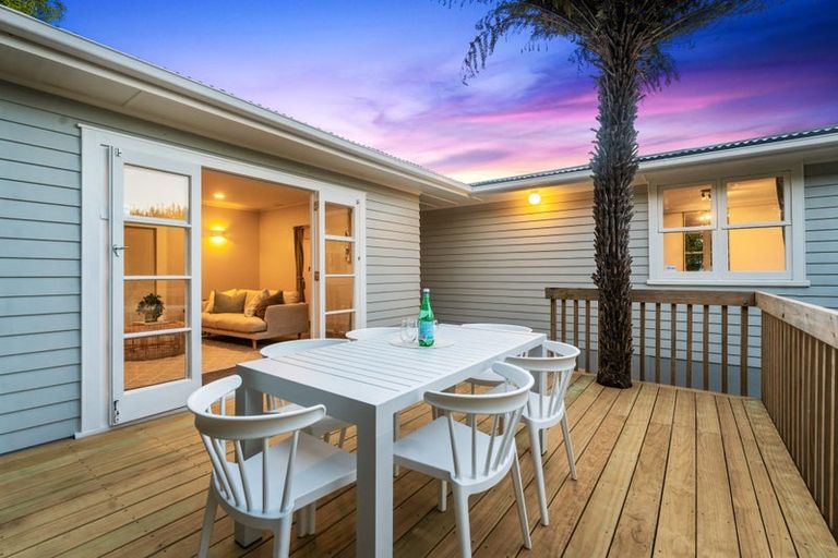 Photo of property in 1/12 Selwyn Crescent, Forrest Hill, Auckland, 0620