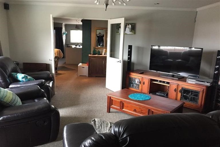 Photo of property in 2 Ash Avenue, Albert Town, Wanaka, 9305