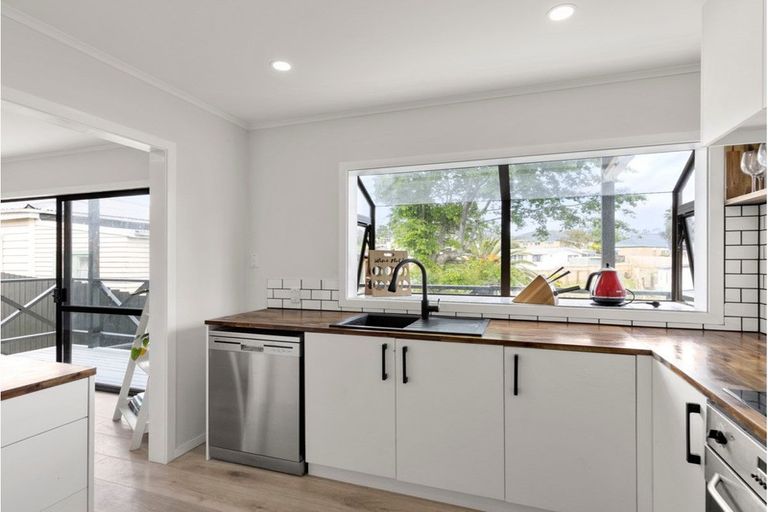 Photo of property in 3a Wattle Road, Sunnyvale, Auckland, 0612