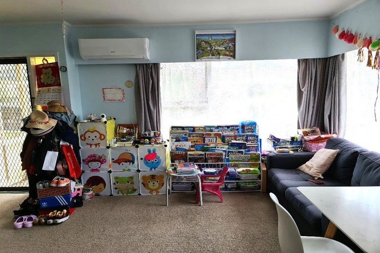 Photo of property in 2/205 Forrest Hill Road, Forrest Hill, Auckland, 0620