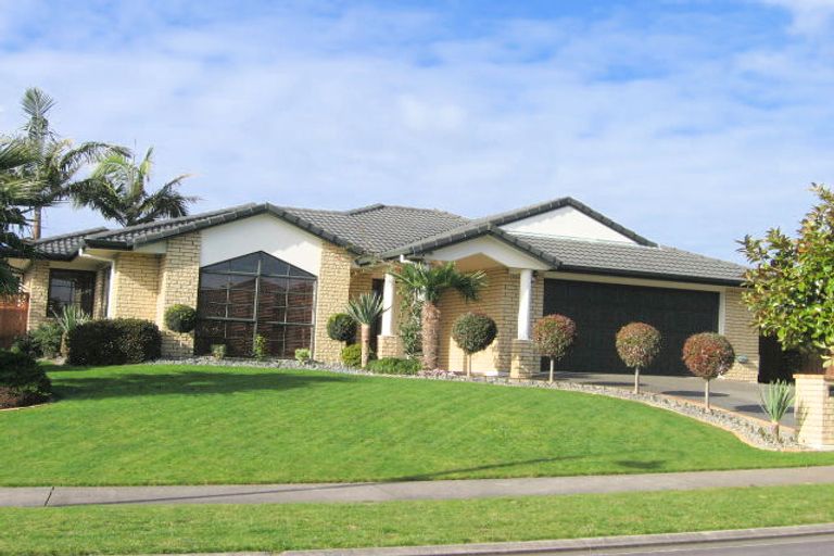 Photo of property in 12 Moycullien Lane, East Tamaki Heights, Auckland, 2016