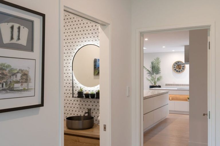 Photo of property in 66 Straven Road, Fendalton, Christchurch, 8014