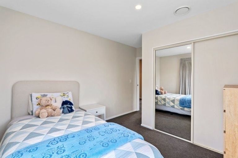 Photo of property in 40 Pitcairn Crescent, Bryndwr, Christchurch, 8053