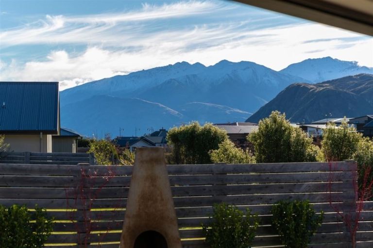 Photo of property in 18 Centre Crescent, Wanaka, 9305