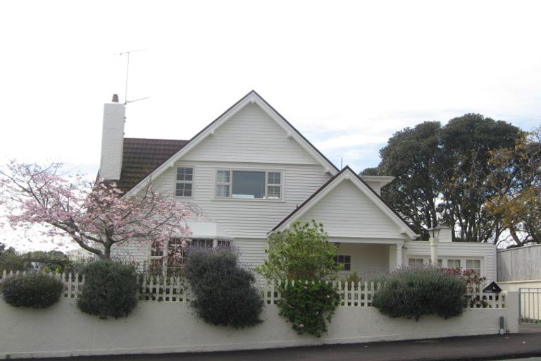 Photo of property in 93 Gover Street, New Plymouth, 4310