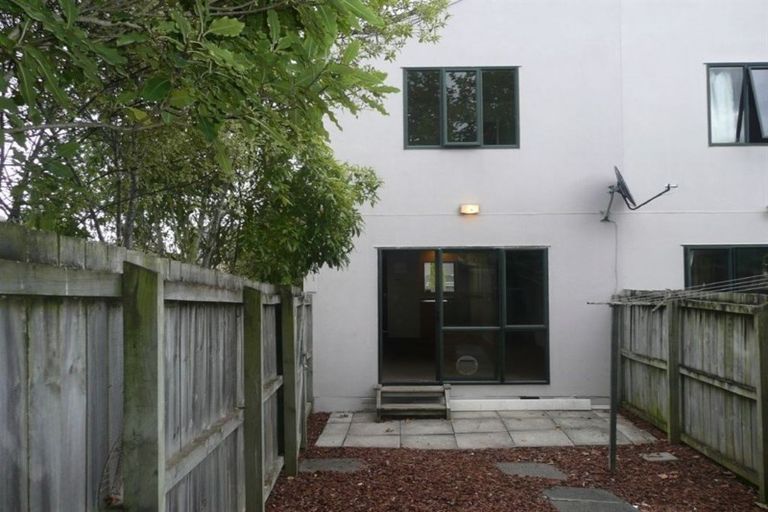 Photo of property in 10/6 John Jennings Drive, Oteha, Auckland, 0632