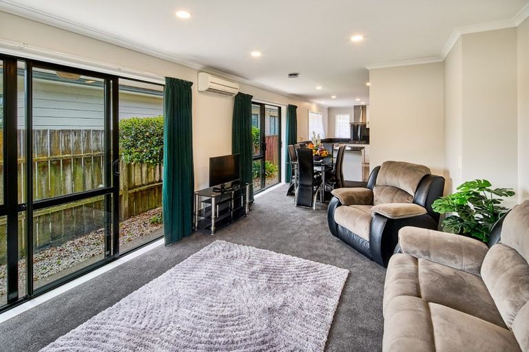 Photo of property in 9b Hinau Street, Tawa, Wellington, 5028