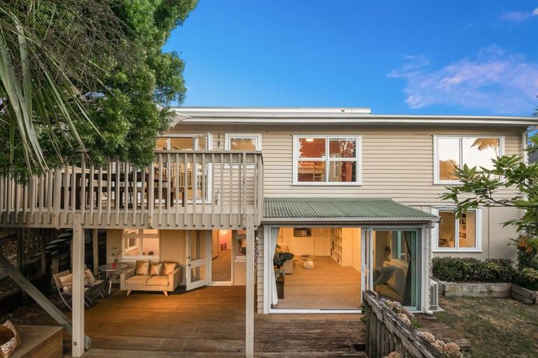 Photo of property in 2/24 Mariposa Crescent, Birkenhead, Auckland, 0626