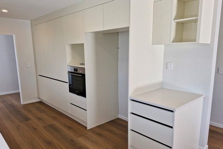 Photo of property in 12 Westergrove Place, West Harbour, Auckland, 0618
