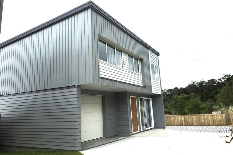 Photo of property in 42d Don Buck Road, Massey, Auckland, 0614