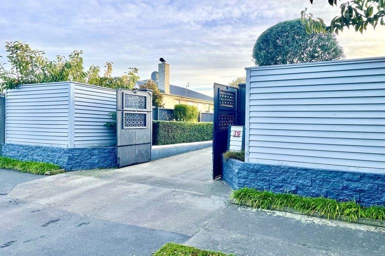 Photo of property in 10 Warren Crescent, Hillmorton, Christchurch, 8025